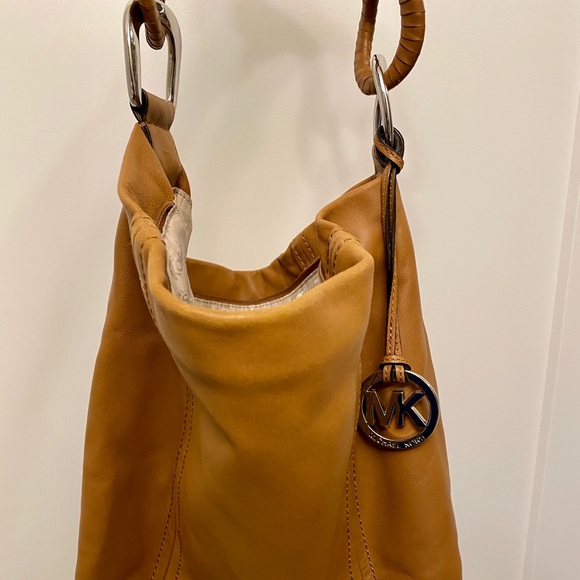 NWOT MICHAEL KORS CAMEL LEATHER BUCKET BAG - Picture 5 of 5